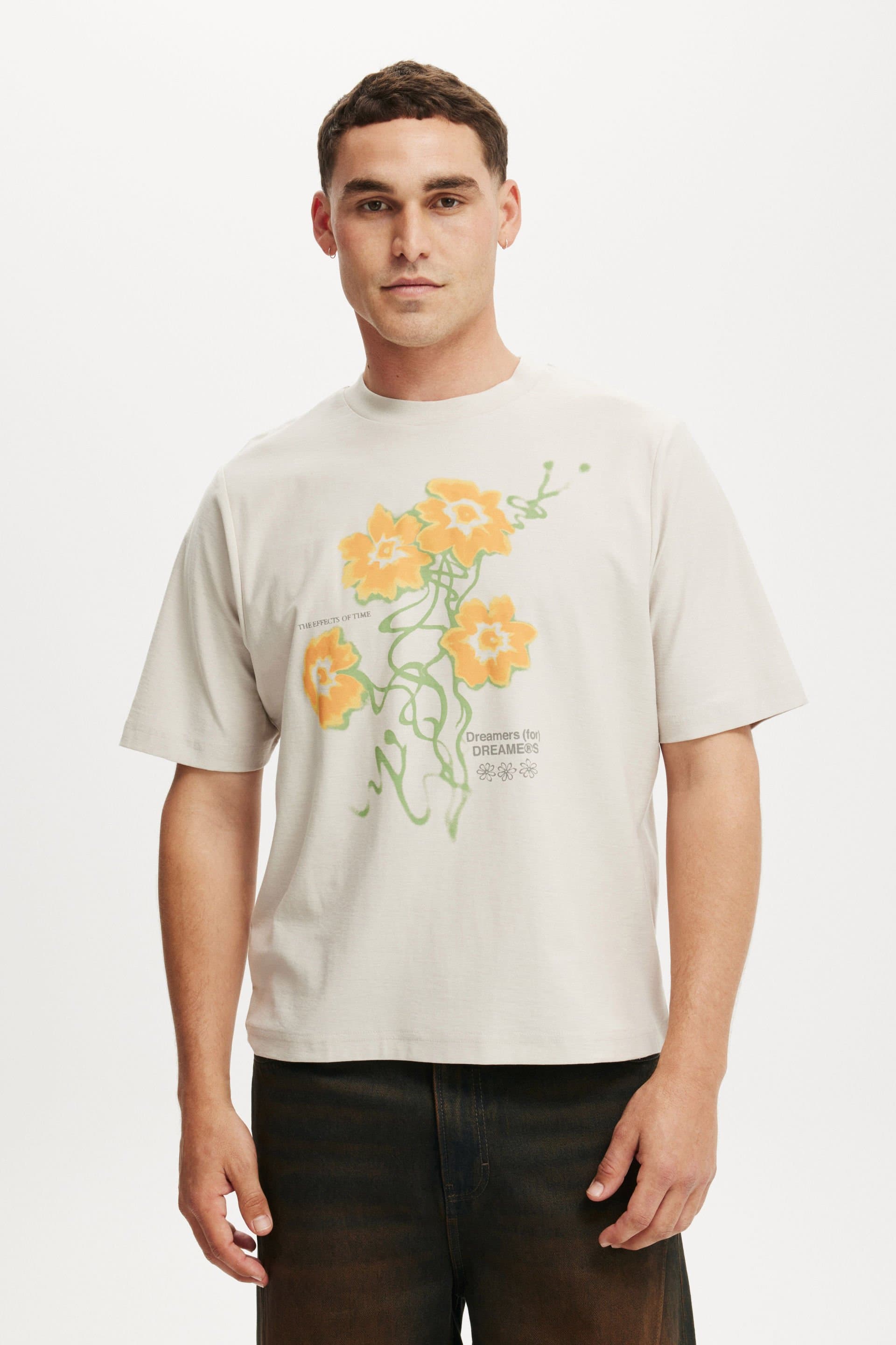 Cotton On Men - Cropped Fit Graphic T-Shirt - Sand dune/dreams